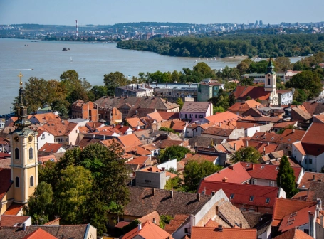 Toits de Zemun et Danube